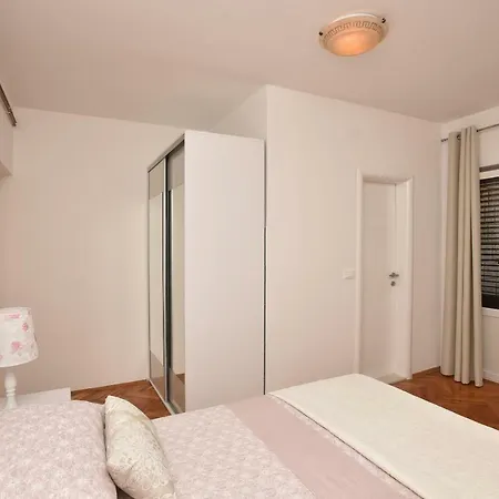 Apartment Ivana *