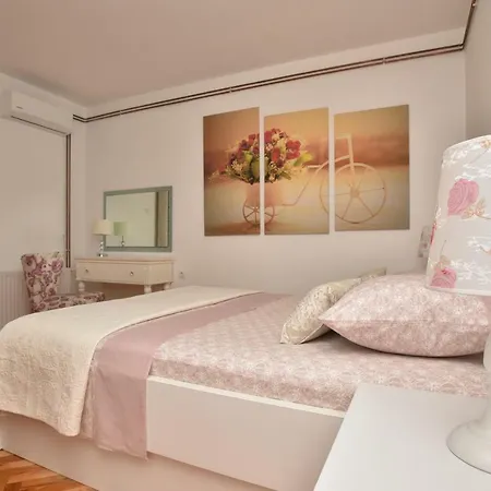 Ivana Apartment *